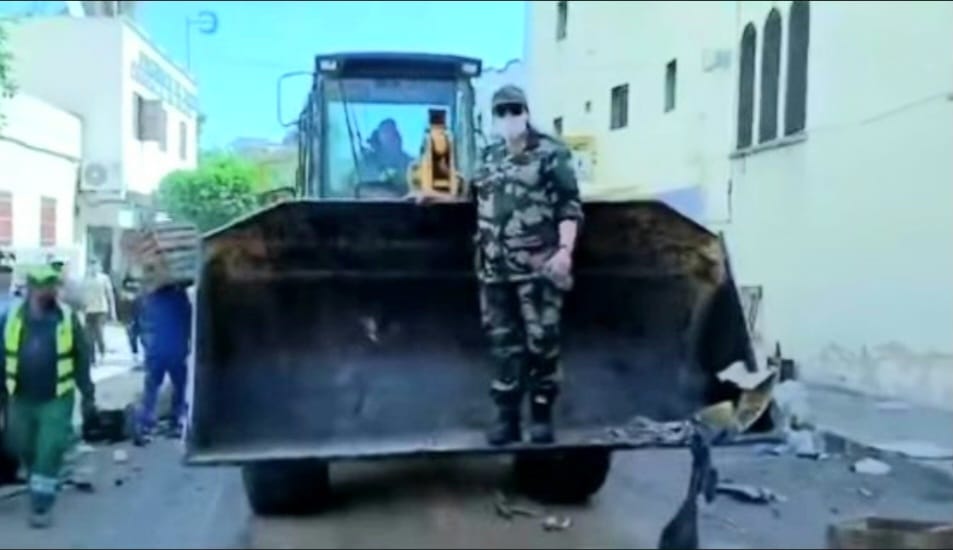 مكناس تحرر فضاءاتها من فوضى التجارة العشوائية… ارتياح الساكنة وتحديات البحث عن حلول مستدامة مكناس تحرر فضاءاتها من فوضى التجارة العشوائية… ارتياح الساكنة وتحديات البحث عن حلول مستدامة