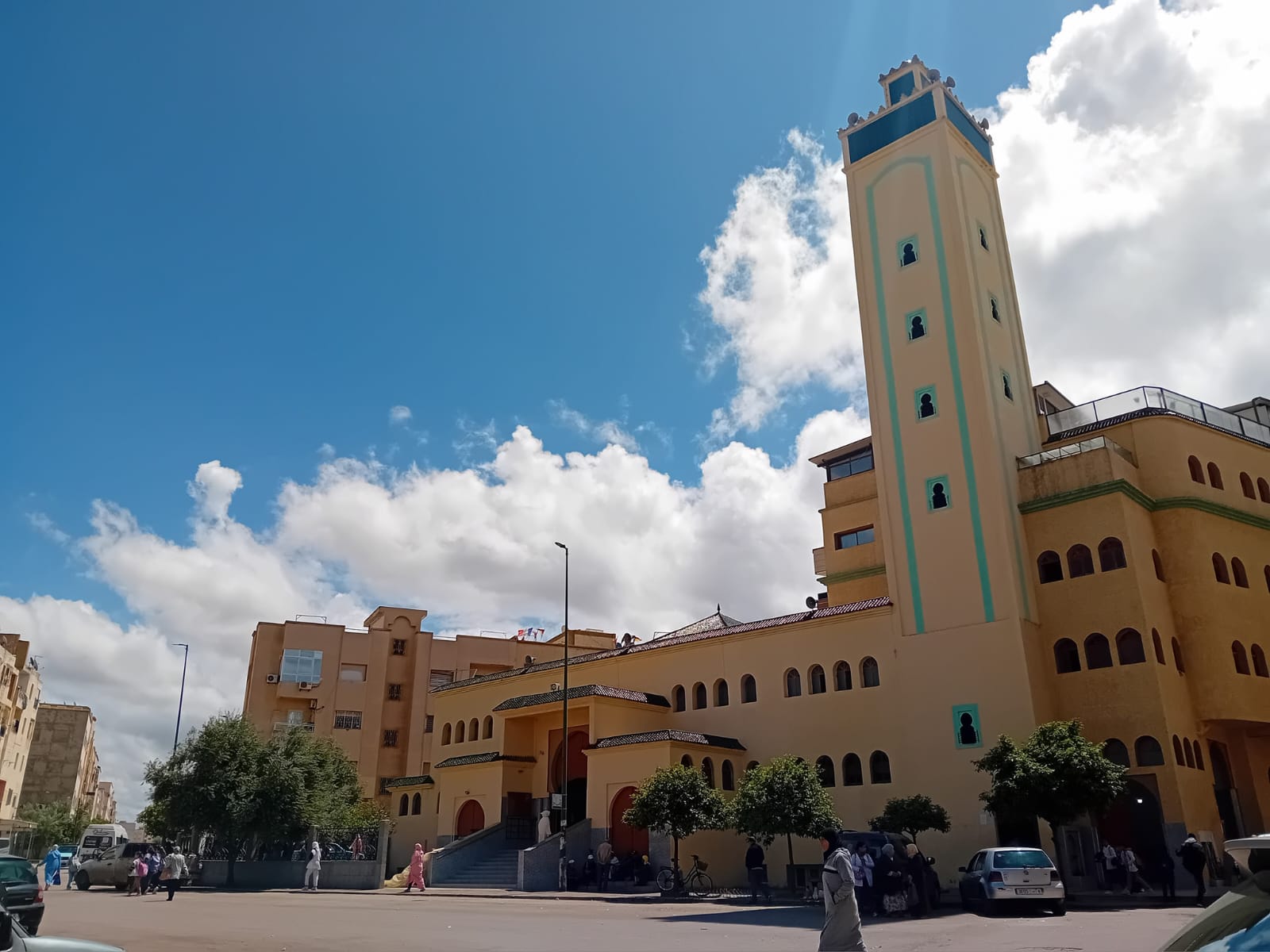 مكناس تحرر فضاءاتها من فوضى التجارة العشوائية… ارتياح الساكنة وتحديات البحث عن حلول مستدامة مكناس تحرر فضاءاتها من فوضى التجارة العشوائية… ارتياح الساكنة وتحديات البحث عن حلول مستدامة