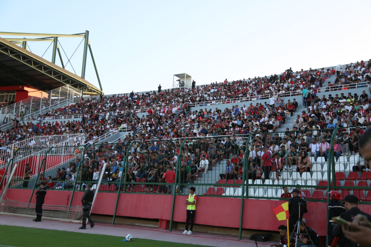 الوداد يحسم القمة بمكناس والكوديم يتلقى أول هزيمة الوداد يحسم القمة بمكناس والكوديم يتلقى أول هزيمة