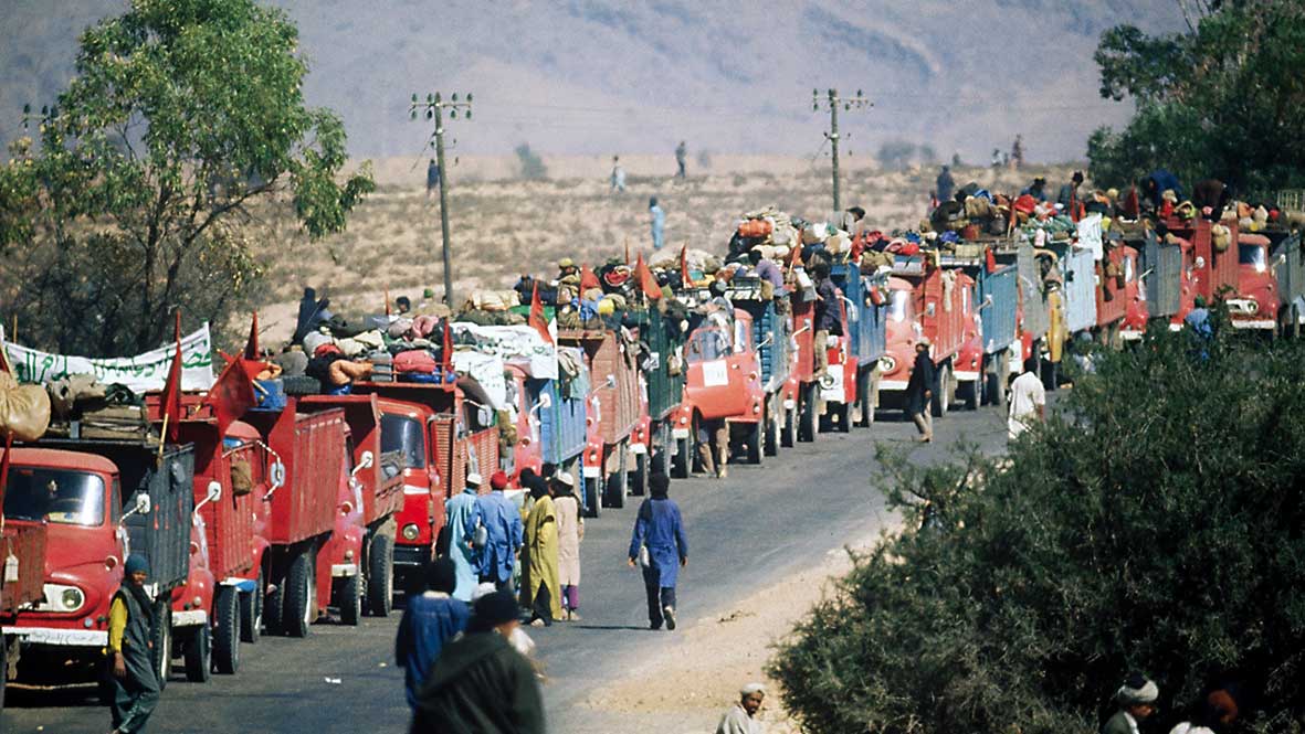 المسيرة الخضراء المظفرة، حدث مفصلي يجسد التلاحم المثالي بين العرش والشعب المغربي (السير سايمون مايال)