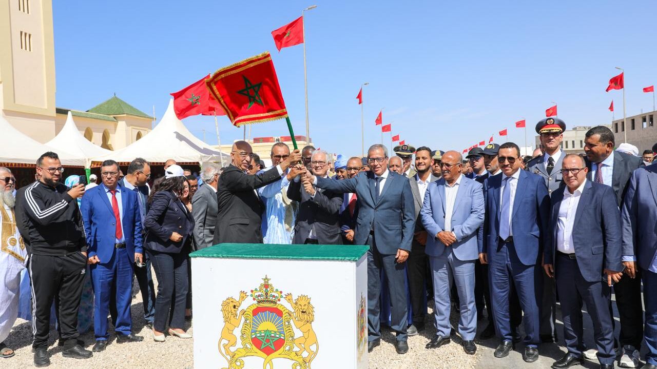 بركة يعطي انطلاقة مشاريع ويطّلع على تقدم تنفيذ برامج مهيكلة بجهة الداخلة-وادي الذهب بركة يعطي انطلاقة مشاريع ويطّلع على تقدم تنفيذ برامج مهيكلة بجهة الداخلة-وادي الذهب