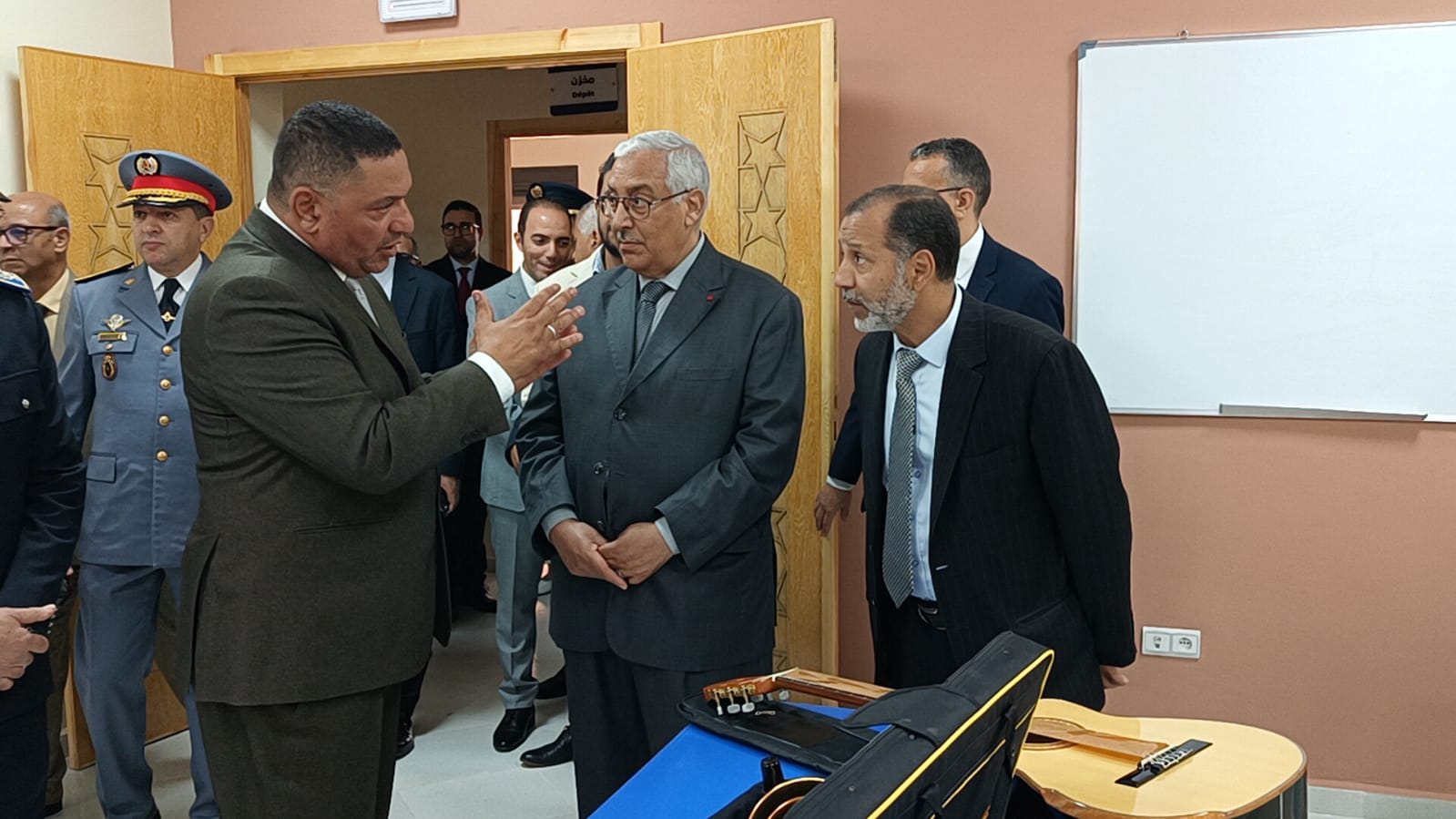 عامل عمالة مكناس يترأس مراسيم تحية العلم الوطني بمناسبة ذكرى المسيرة الخضراء ويشرف على تدشين مشاريع تنموية عامل عمالة مكناس يترأس مراسيم تحية العلم الوطني بمناسبة ذكرى المسيرة الخضراء ويشرف على تدشين مشاريع تنموية