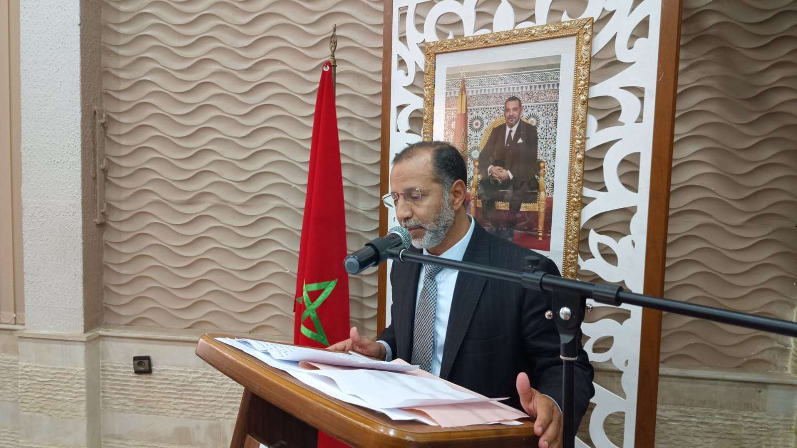 عامل عمالة مكناس يترأس مراسيم تحية العلم الوطني بمناسبة ذكرى المسيرة الخضراء ويشرف على تدشين مشاريع تنموية عامل عمالة مكناس يترأس مراسيم تحية العلم الوطني بمناسبة ذكرى المسيرة الخضراء ويشرف على تدشين مشاريع تنموية