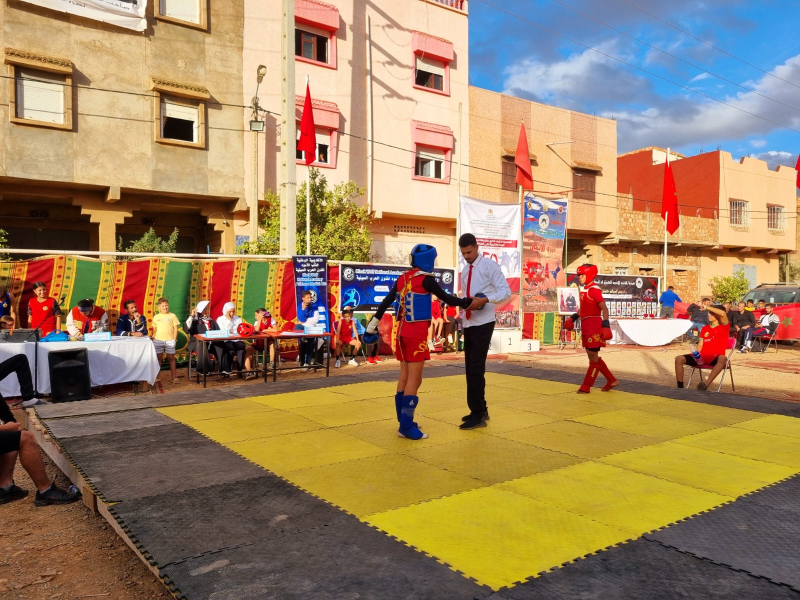 أكاديمية الذئب الأسود تحتفي بالمسيرة الخضراء.. عروض فنية ورياضية تُلهب حماس ساكنة المعازيز أكاديمية الذئب الأسود تحتفي بالمسيرة الخضراء.. عروض فنية ورياضية تُلهب حماس ساكنة المعازيز