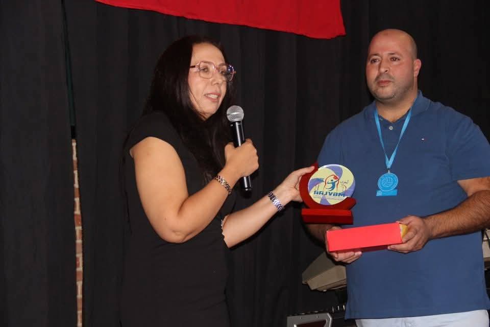 جمعية قدماء لاعبي الكرة الطائرة بمكناس ترفع راية الدبلوماسية الرياضية في خيرونا جمعية قدماء لاعبي الكرة الطائرة بمكناس ترفع راية الدبلوماسية الرياضية في خيرونا