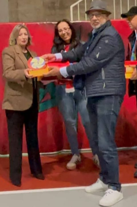 جمعية قدماء لاعبي الكرة الطائرة بمكناس ترفع راية الدبلوماسية الرياضية في خيرونا جمعية قدماء لاعبي الكرة الطائرة بمكناس ترفع راية الدبلوماسية الرياضية في خيرونا