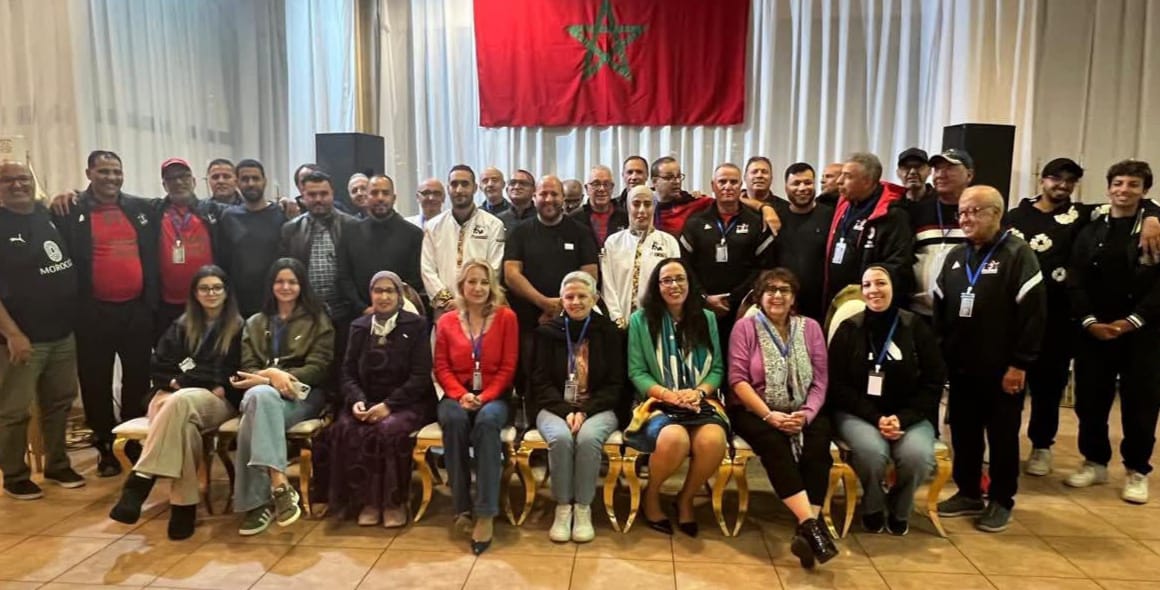 جمعية قدماء لاعبي الكرة الطائرة بمكناس ترفع راية الدبلوماسية الرياضية في خيرونا