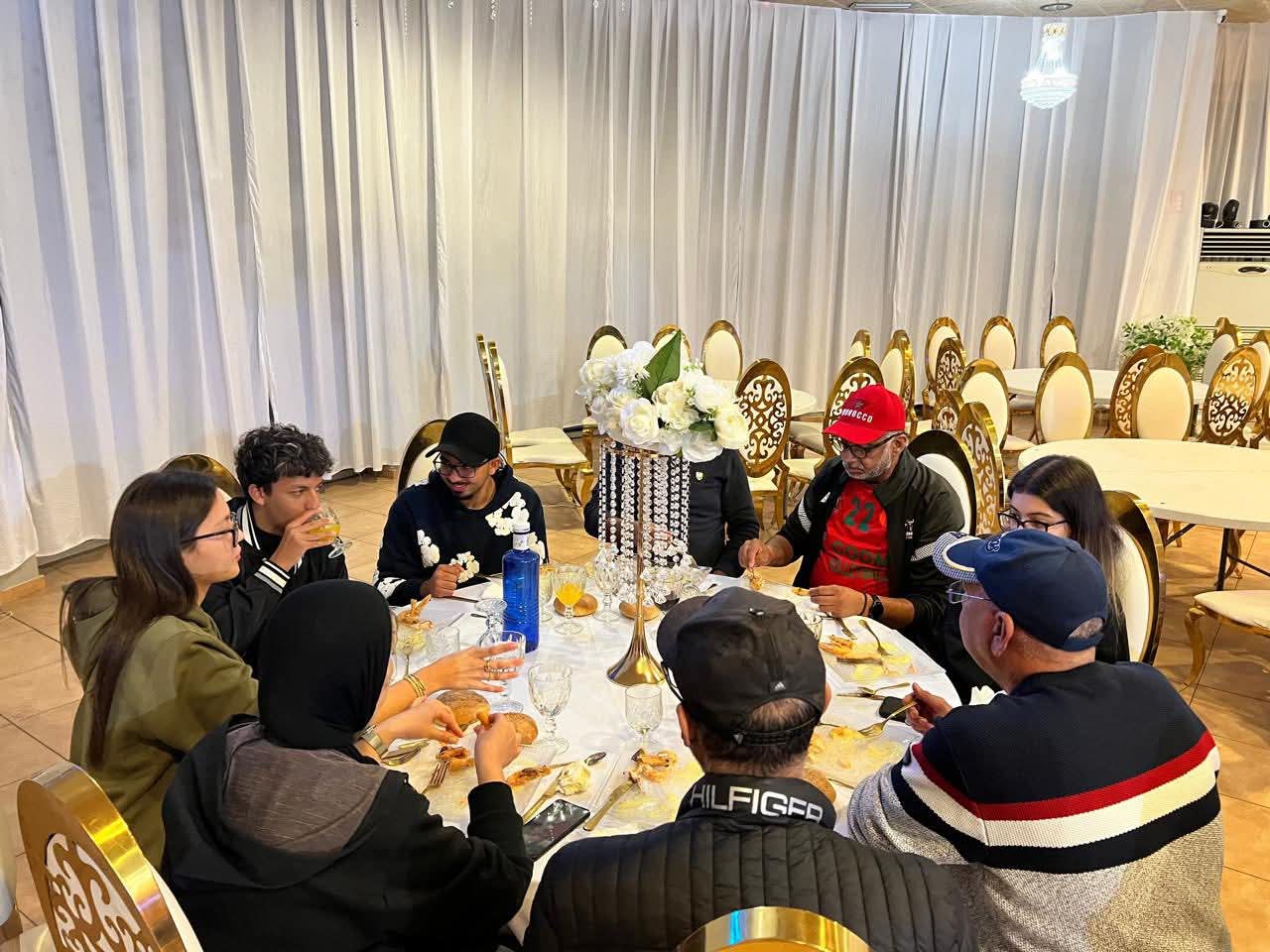 جمعية قدماء لاعبي الكرة الطائرة بمكناس ترفع راية الدبلوماسية الرياضية في خيرونا جمعية قدماء لاعبي الكرة الطائرة بمكناس ترفع راية الدبلوماسية الرياضية في خيرونا