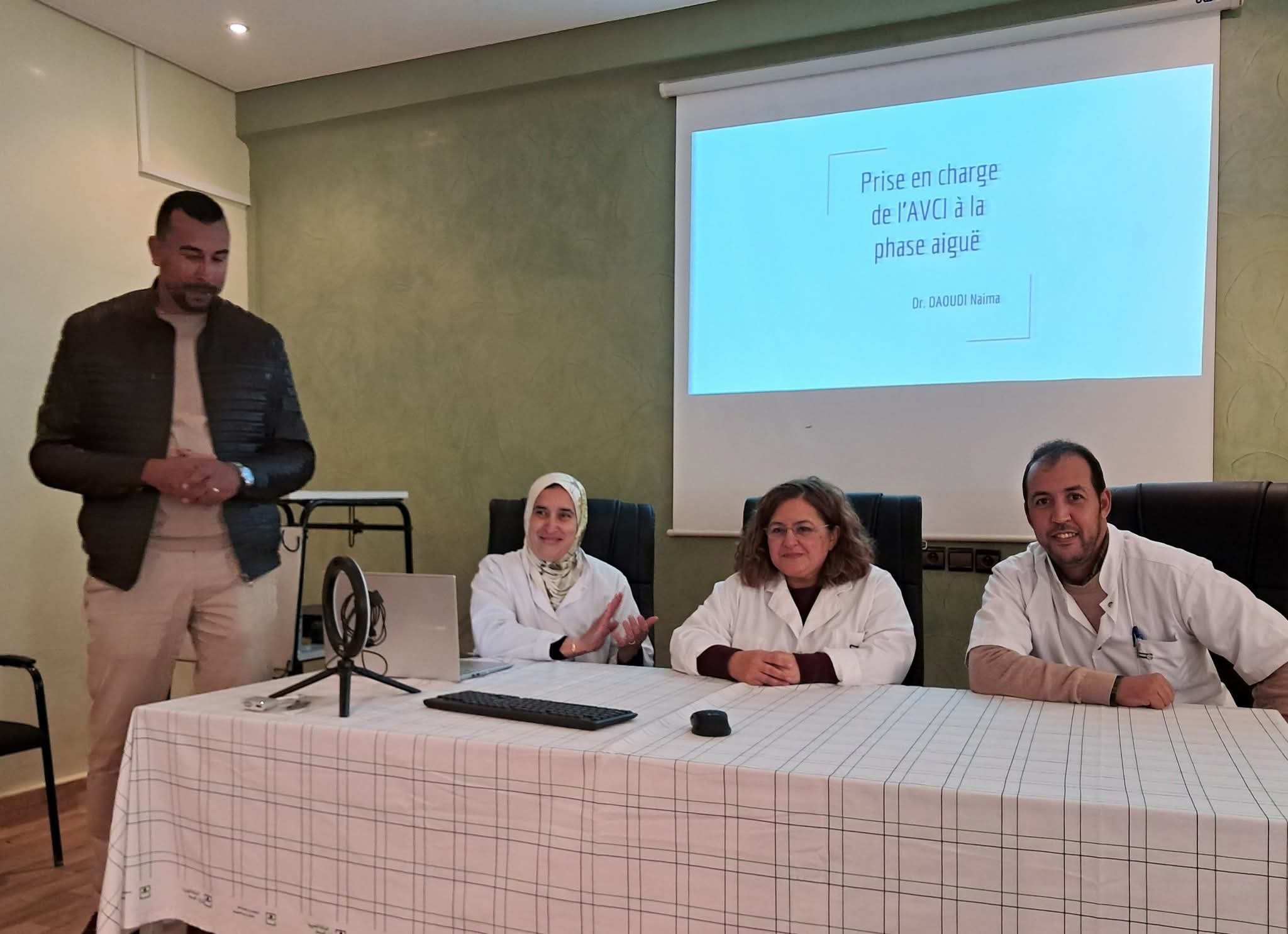 وحدة التكوين المستمر بالمستشفى الإقليمي محمد الخامس بمكناس بشراكة مع مصلحة أمراض الأعصاب تنظم حصة تكوينية بمناسبة اليوم العالمي للجلطة الدماغية 