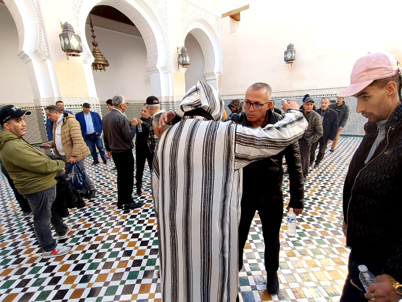 حضور وازن من شخصيات وطنية ومحلية في تشييع جثمان الفقيدة والدة المختار لغزيوي حضور وازن من شخصيات وطنية ومحلية في تشييع جثمان الفقيدة والدة المختار لغزيوي