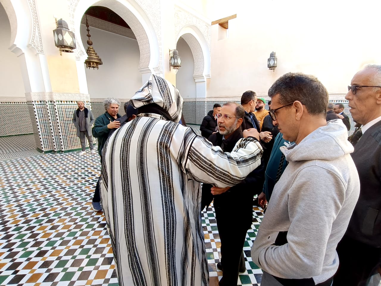حضور وازن من شخصيات وطنية ومحلية في تشييع جثمان الفقيدة والدة المختار لغزيوي حضور وازن من شخصيات وطنية ومحلية في تشييع جثمان الفقيدة والدة المختار لغزيوي