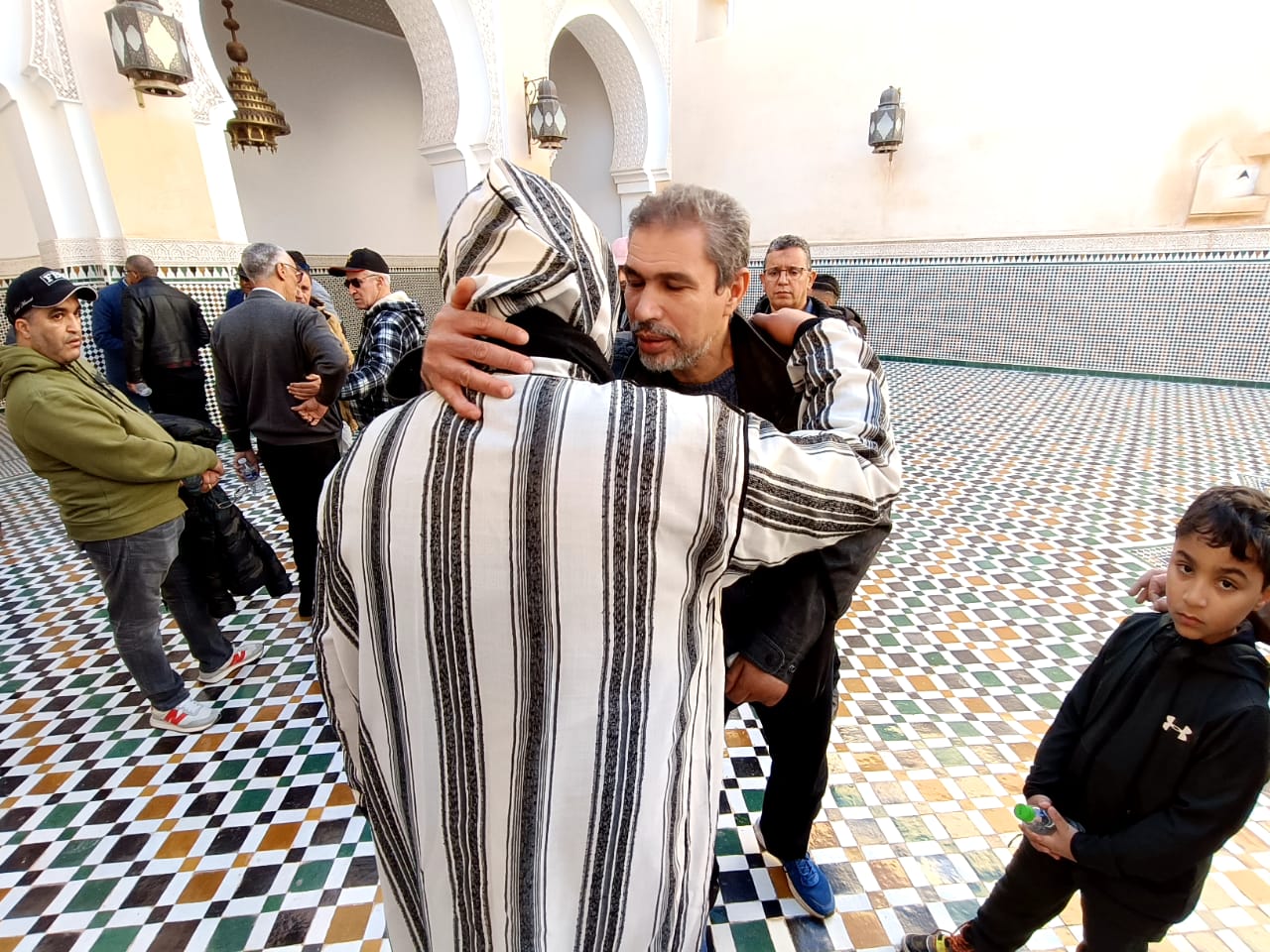 حضور وازن من شخصيات وطنية ومحلية في تشييع جثمان الفقيدة والدة المختار لغزيوي حضور وازن من شخصيات وطنية ومحلية في تشييع جثمان الفقيدة والدة المختار لغزيوي