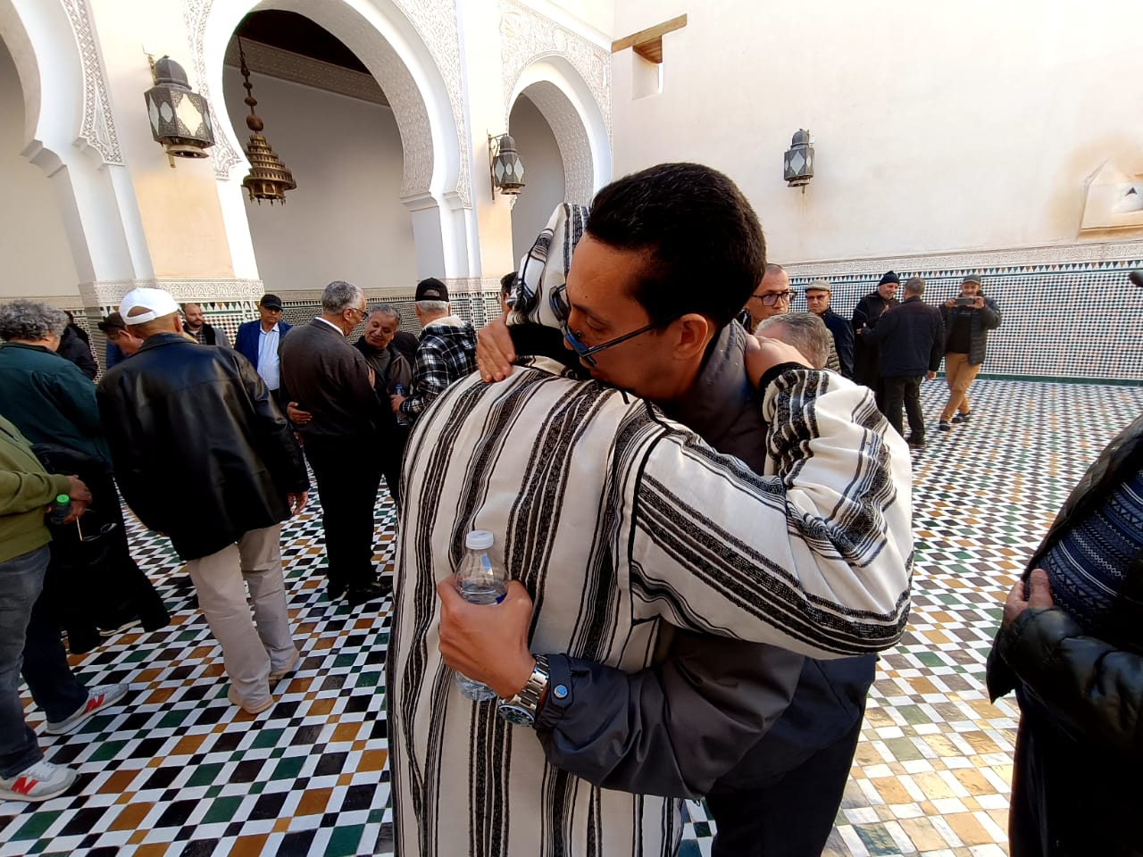 حضور وازن من شخصيات وطنية ومحلية في تشييع جثمان الفقيدة والدة المختار لغزيوي حضور وازن من شخصيات وطنية ومحلية في تشييع جثمان الفقيدة والدة المختار لغزيوي