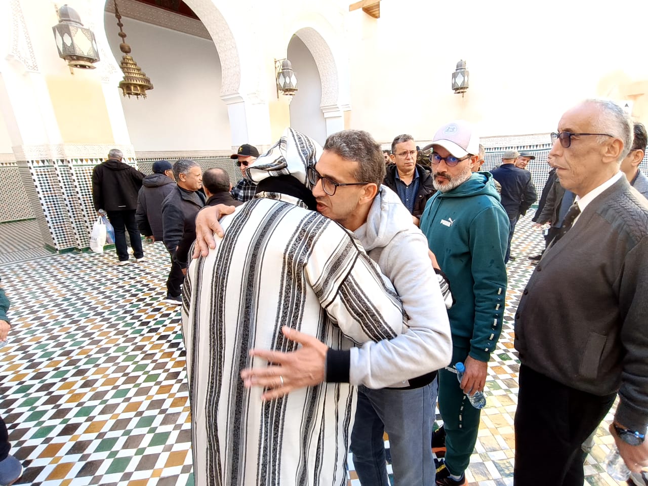 حضور وازن من شخصيات وطنية ومحلية في تشييع جثمان الفقيدة والدة المختار لغزيوي حضور وازن من شخصيات وطنية ومحلية في تشييع جثمان الفقيدة والدة المختار لغزيوي