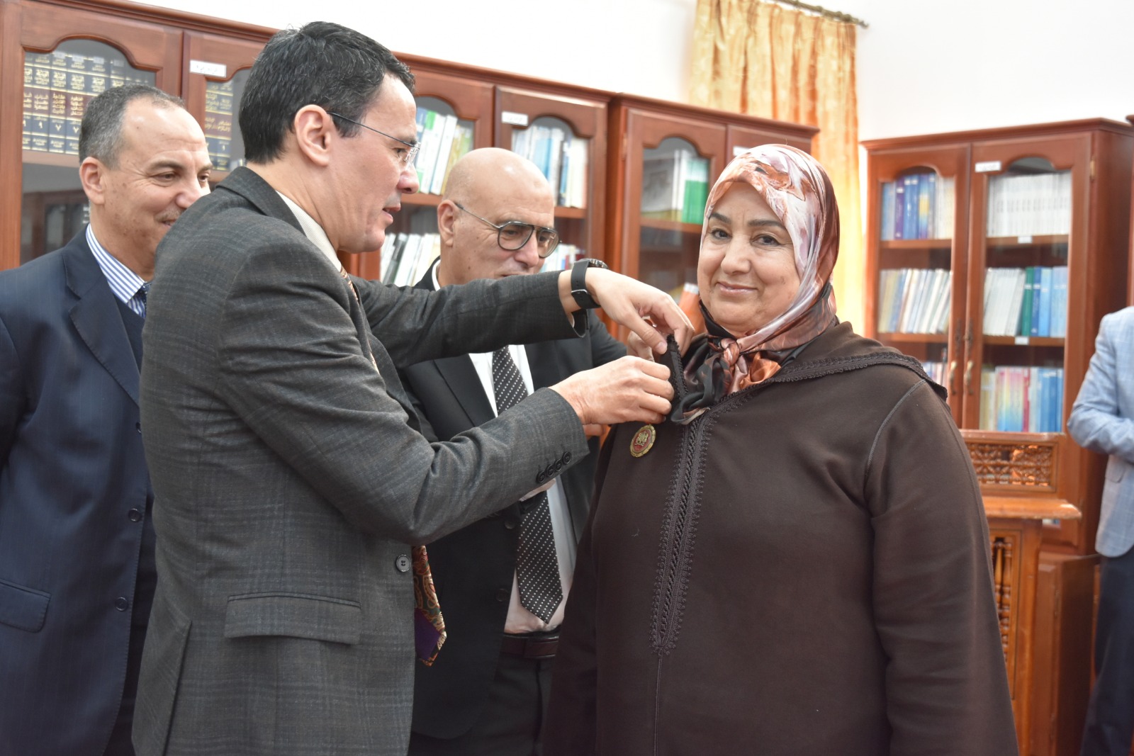 المديرية الإقليمية للعدل بالحسيمة تنظم حفلا لتوشيح موظفين بأوسمة ملكية شريفة. المديرية الإقليمية للعدل بالحسيمة تنظم حفلا لتوشيح موظفين بأوسمة ملكية شريفة.