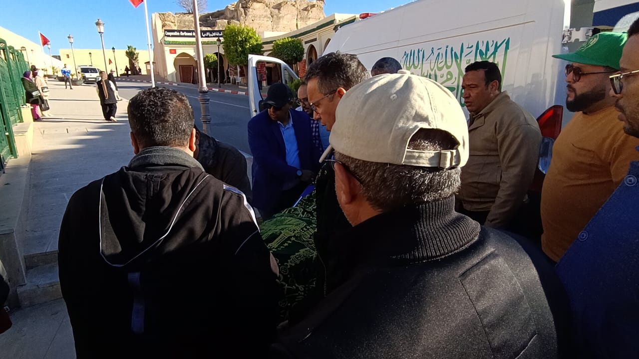 حضور وازن من شخصيات وطنية ومحلية في تشييع جثمان الفقيدة والدة المختار لغزيوي حضور وازن من شخصيات وطنية ومحلية في تشييع جثمان الفقيدة والدة المختار لغزيوي