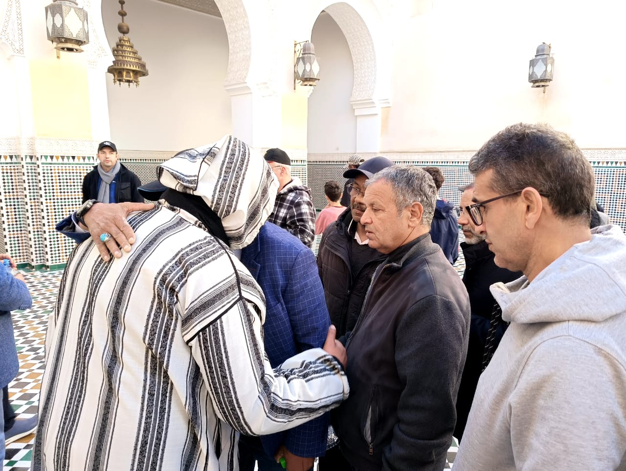 حضور وازن من شخصيات وطنية ومحلية في تشييع جثمان الفقيدة والدة المختار لغزيوي حضور وازن من شخصيات وطنية ومحلية في تشييع جثمان الفقيدة والدة المختار لغزيوي