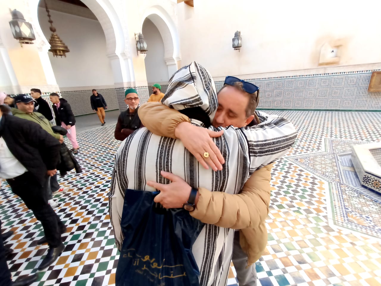 حضور وازن من شخصيات وطنية ومحلية في تشييع جثمان الفقيدة والدة المختار لغزيوي حضور وازن من شخصيات وطنية ومحلية في تشييع جثمان الفقيدة والدة المختار لغزيوي