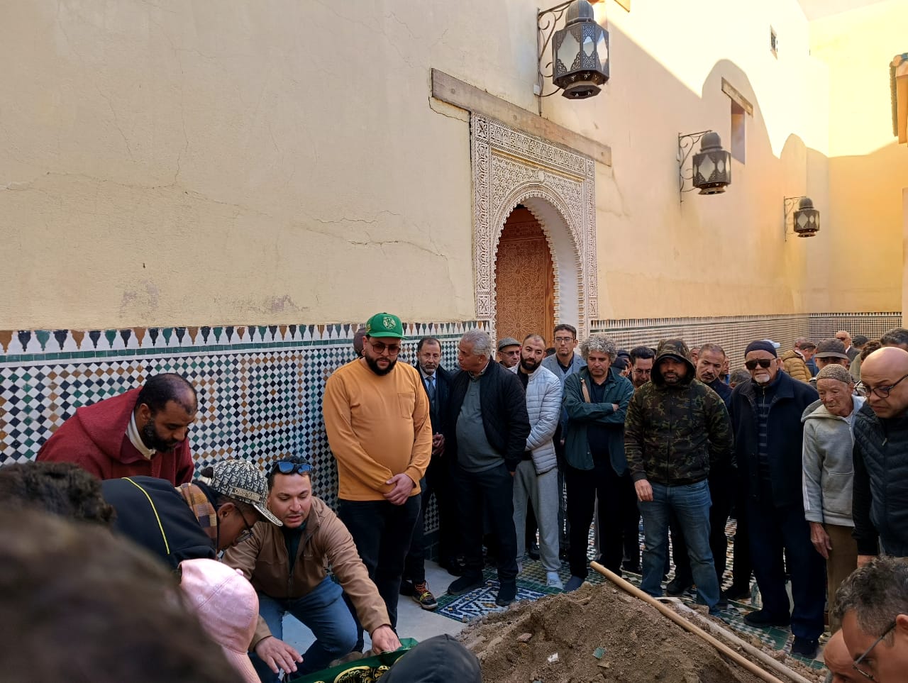 حضور وازن من شخصيات وطنية ومحلية في تشييع جثمان الفقيدة والدة المختار لغزيوي حضور وازن من شخصيات وطنية ومحلية في تشييع جثمان الفقيدة والدة المختار لغزيوي