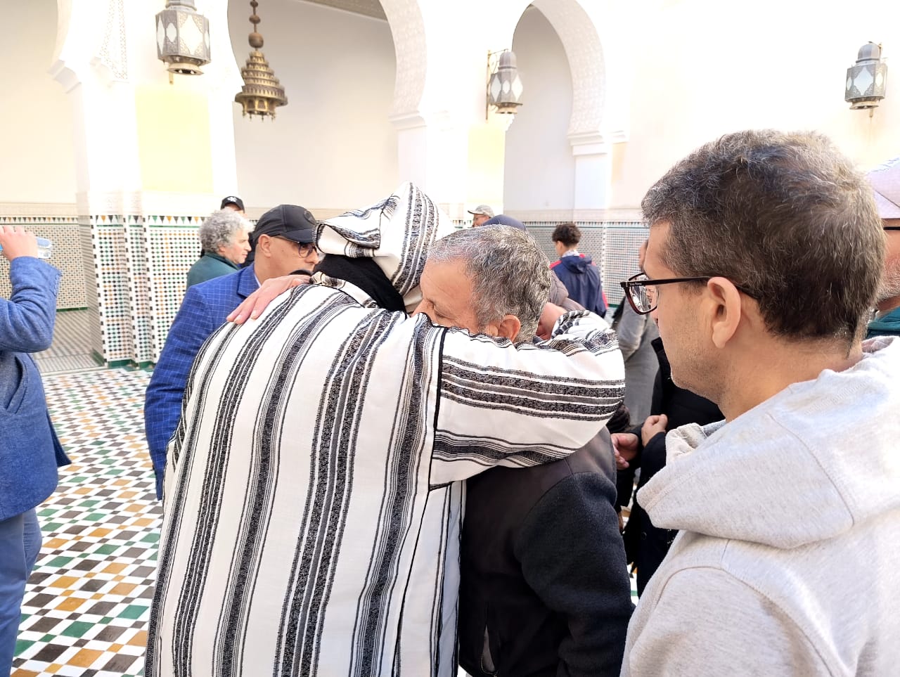 حضور وازن من شخصيات وطنية ومحلية في تشييع جثمان الفقيدة والدة المختار لغزيوي حضور وازن من شخصيات وطنية ومحلية في تشييع جثمان الفقيدة والدة المختار لغزيوي