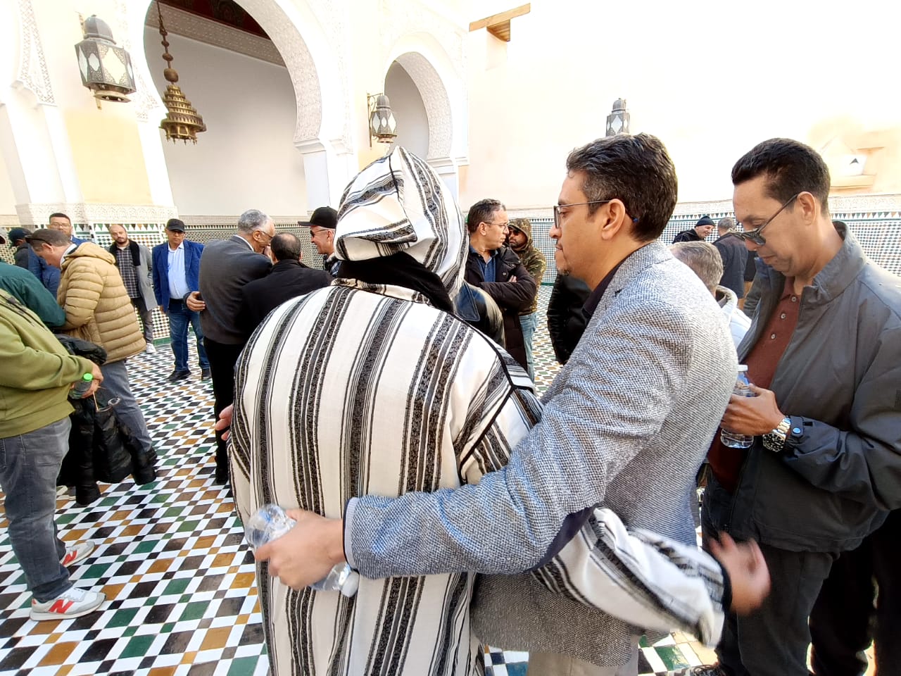 حضور وازن من شخصيات وطنية ومحلية في تشييع جثمان الفقيدة والدة المختار لغزيوي حضور وازن من شخصيات وطنية ومحلية في تشييع جثمان الفقيدة والدة المختار لغزيوي