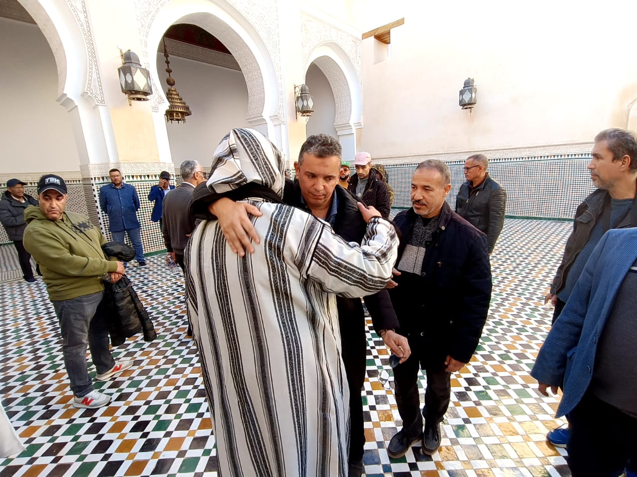 حضور وازن من شخصيات وطنية ومحلية في تشييع جثمان الفقيدة والدة المختار لغزيوي حضور وازن من شخصيات وطنية ومحلية في تشييع جثمان الفقيدة والدة المختار لغزيوي