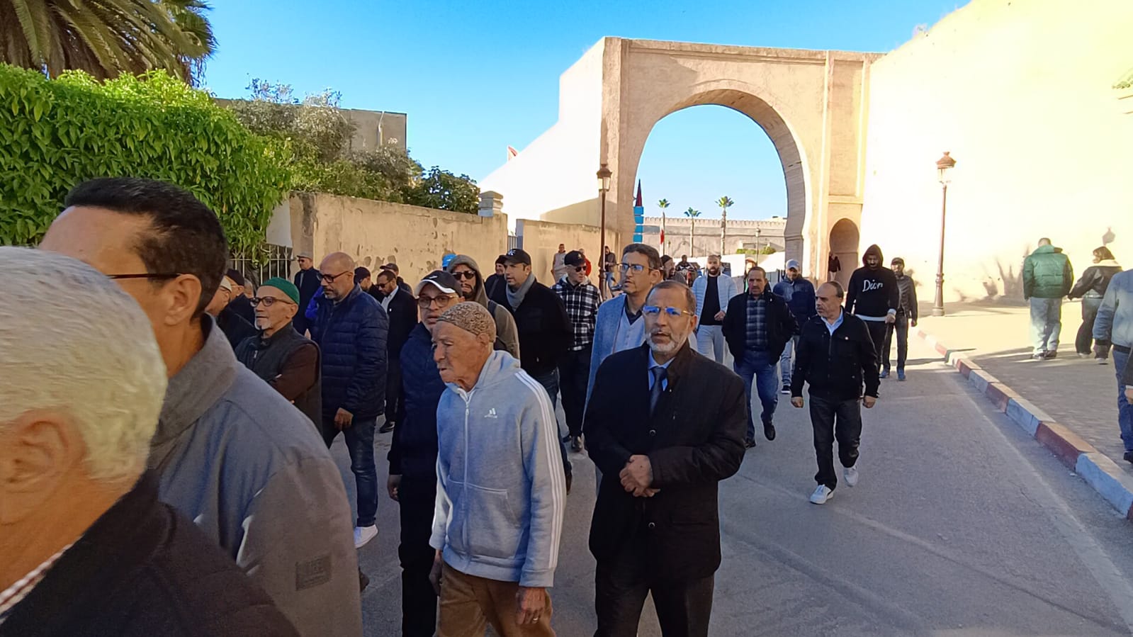 حضور وازن من شخصيات وطنية ومحلية في تشييع جثمان الفقيدة والدة المختار لغزيوي حضور وازن من شخصيات وطنية ومحلية في تشييع جثمان الفقيدة والدة المختار لغزيوي