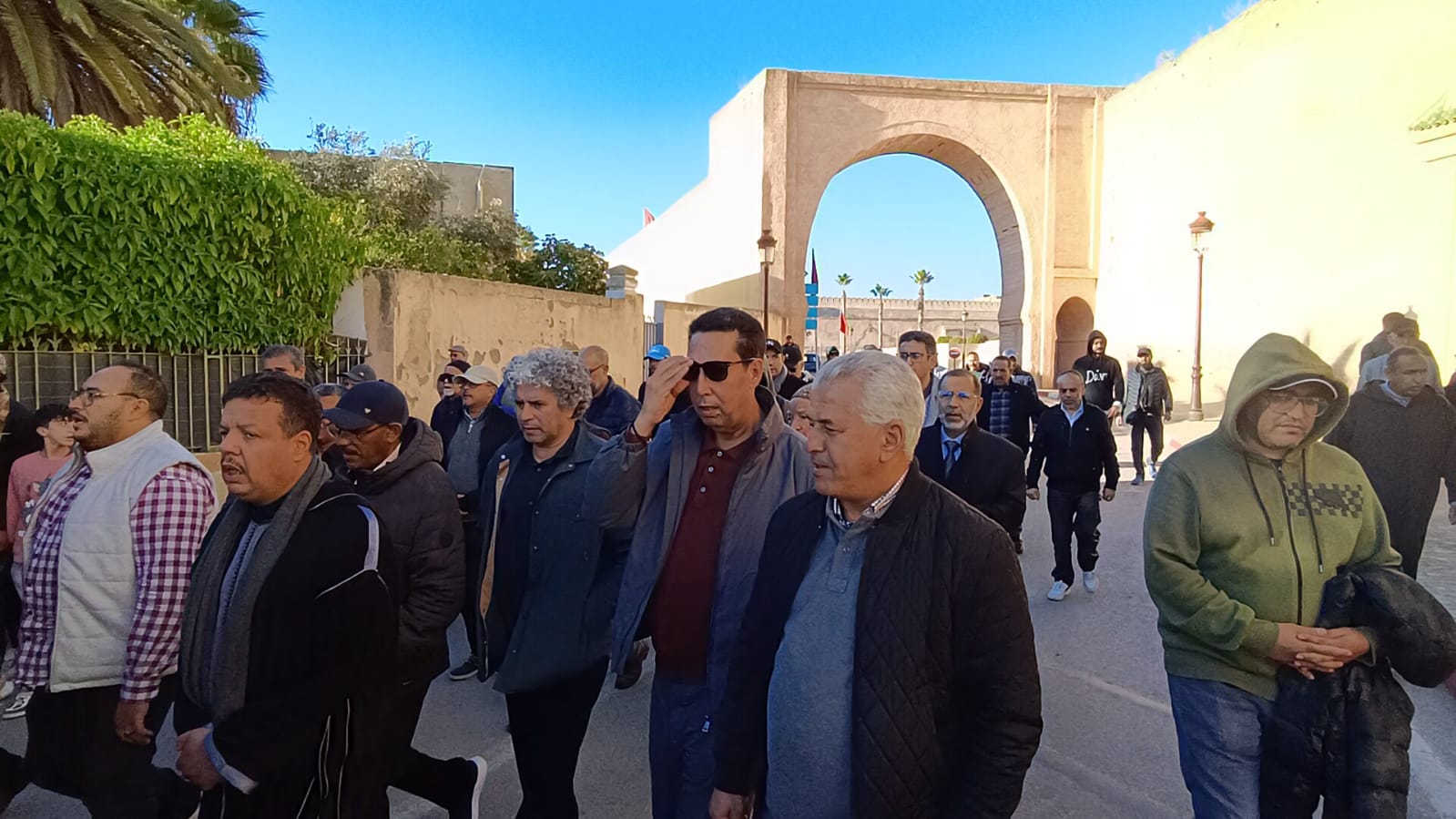 حضور وازن من شخصيات وطنية ومحلية في تشييع جثمان الفقيدة والدة المختار لغزيوي حضور وازن من شخصيات وطنية ومحلية في تشييع جثمان الفقيدة والدة المختار لغزيوي