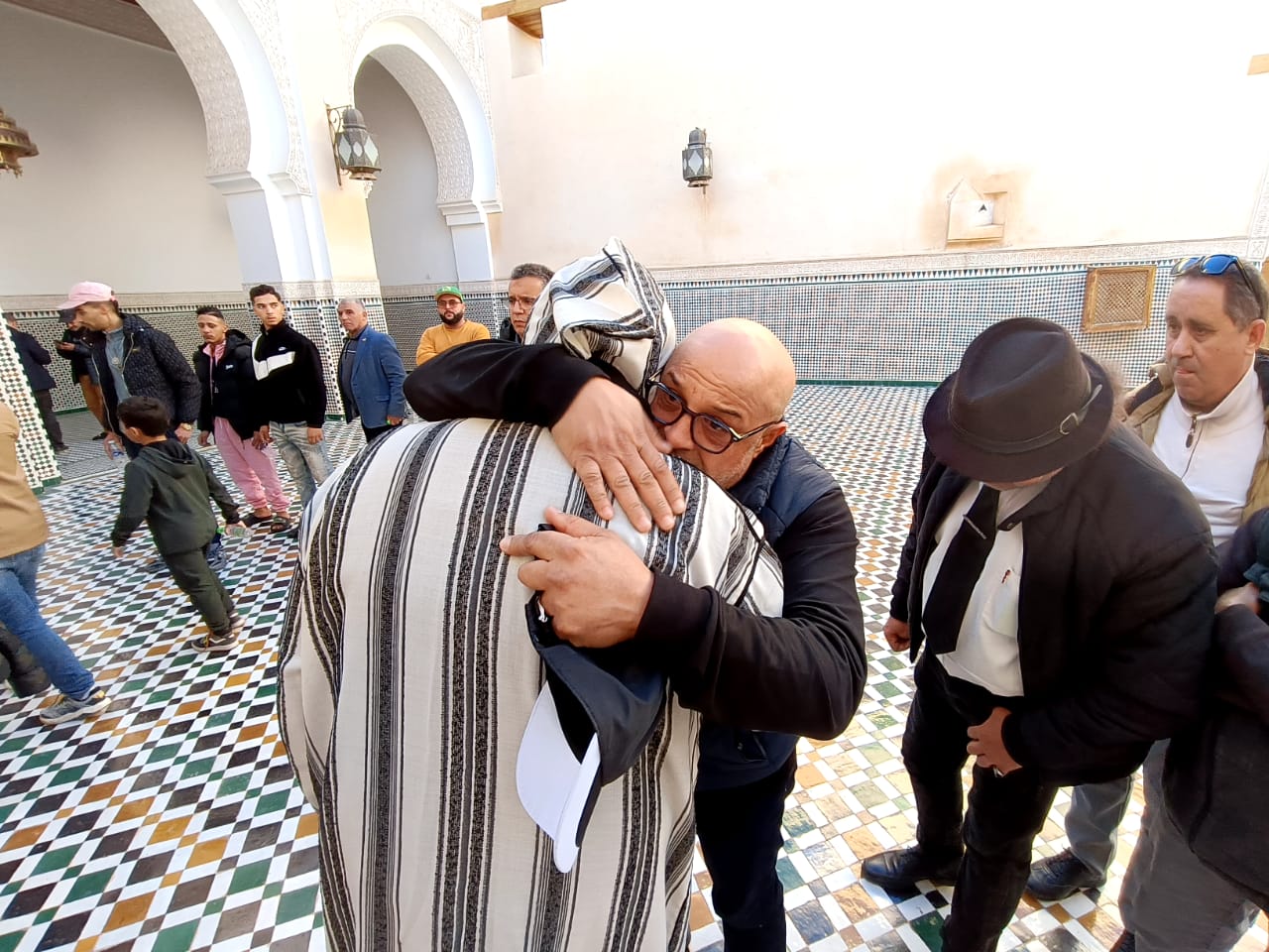 حضور وازن من شخصيات وطنية ومحلية في تشييع جثمان الفقيدة والدة المختار لغزيوي حضور وازن من شخصيات وطنية ومحلية في تشييع جثمان الفقيدة والدة المختار لغزيوي