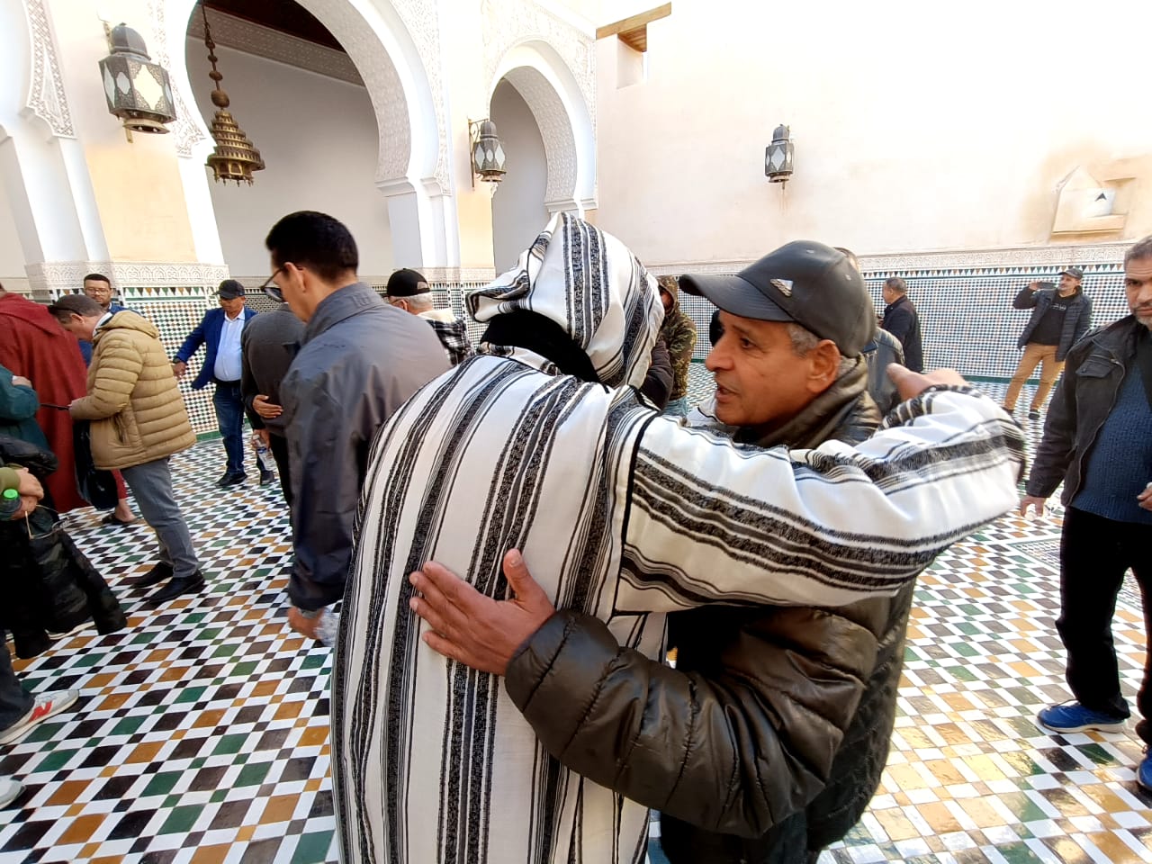 حضور وازن من شخصيات وطنية ومحلية في تشييع جثمان الفقيدة والدة المختار لغزيوي حضور وازن من شخصيات وطنية ومحلية في تشييع جثمان الفقيدة والدة المختار لغزيوي