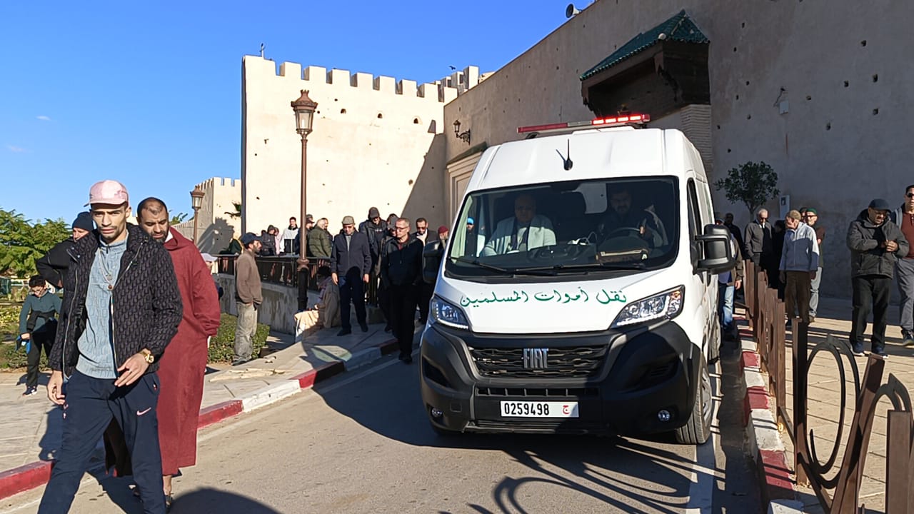 حضور وازن من شخصيات وطنية ومحلية في تشييع جثمان الفقيدة والدة المختار لغزيوي حضور وازن من شخصيات وطنية ومحلية في تشييع جثمان الفقيدة والدة المختار لغزيوي