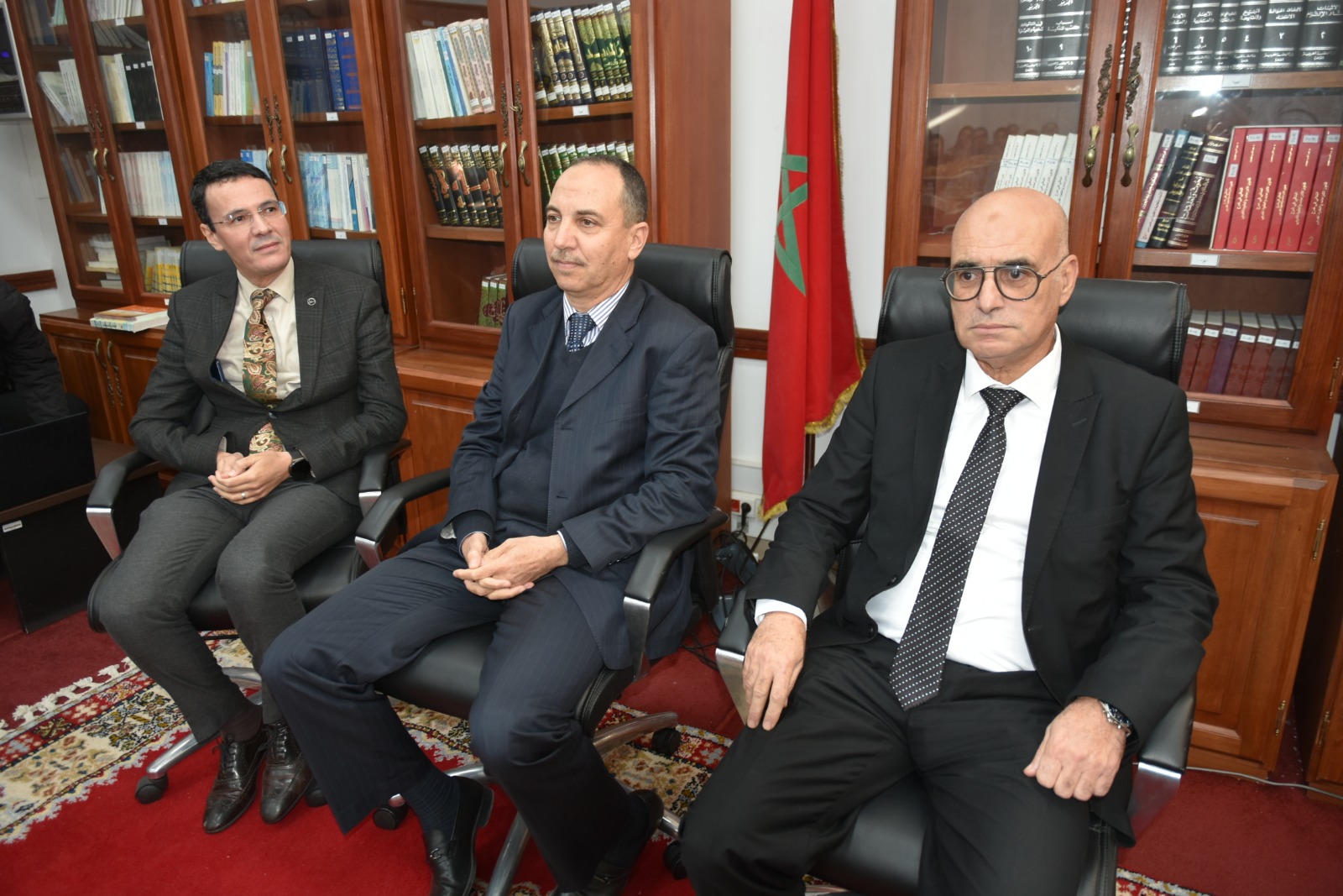 المديرية الإقليمية للعدل بالحسيمة تنظم حفلا لتوشيح موظفين بأوسمة ملكية شريفة. المديرية الإقليمية للعدل بالحسيمة تنظم حفلا لتوشيح موظفين بأوسمة ملكية شريفة.