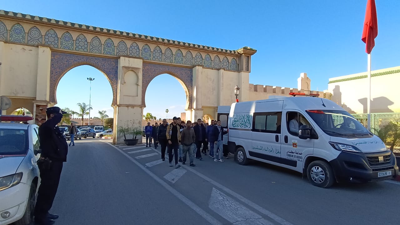 حضور وازن من شخصيات وطنية ومحلية في تشييع جثمان الفقيدة والدة المختار لغزيوي حضور وازن من شخصيات وطنية ومحلية في تشييع جثمان الفقيدة والدة المختار لغزيوي