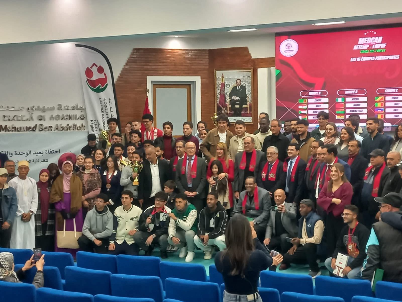 بحضور رياضيين وفاعلين صحيين… كلية الطب والصيدلة وطب الأسنان بفاس تحتفي بالروح الوطنية وترسخ ثقافة التبرع بالدم بحضور رياضيين وفاعلين صحيين… كلية الطب والصيدلة وطب الأسنان بفاس تحتفي بالروح الوطنية وترسخ ثقافة التبرع بالدم