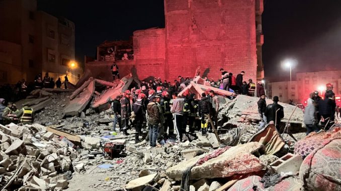 فاس.. مصرع 19 شخصا في انهيار بنايتين متجاورتين