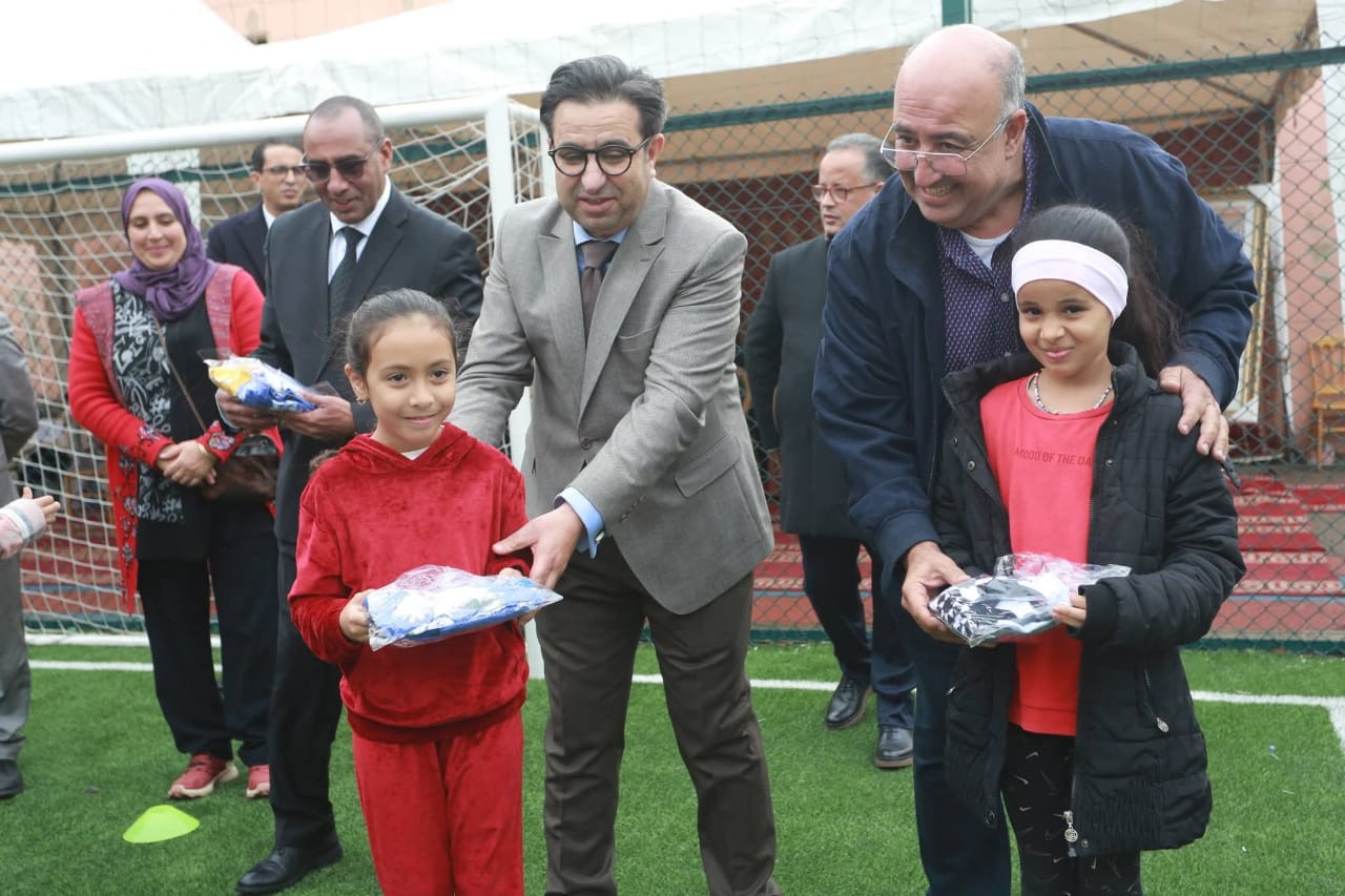 مبادرة مجتمعية بلمسة رياضية… توزيع البدلات الرياضية بحضور عامل عمالة عين السبع-الحي المحمدي مبادرة مجتمعية بلمسة رياضية… توزيع البدلات الرياضية بحضور عامل عمالة عين السبع-الحي المحمدي