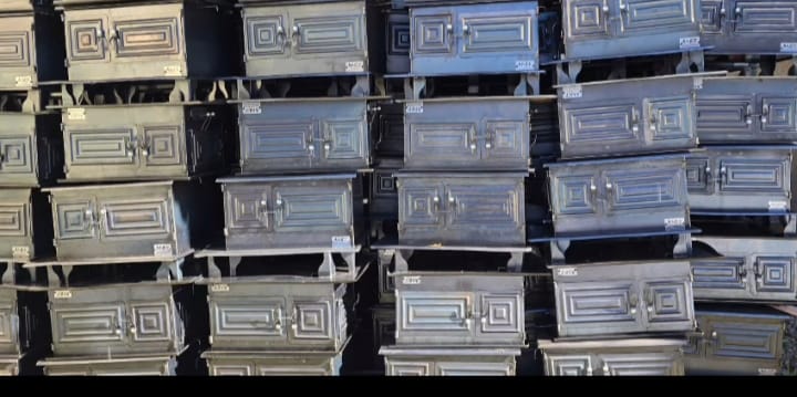 توزيع أفران محسنة على قبائل إقليم إفران يخفف معاناة الساكنة مع قساوة  البرد القارس