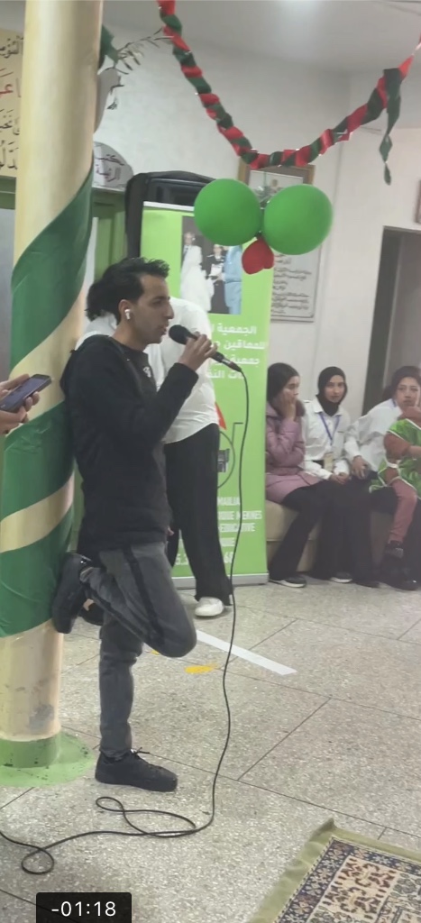 الفنان امين بلعياشي، ابن مدينة مكناس، يطلّ على جمهوره بعمل فني جديد يهديه ويقدّم من خلاله أسمى عبارات التهاني والتبريك للشعب المغربي  بمناسبة السنة الميلادية الجديدة.