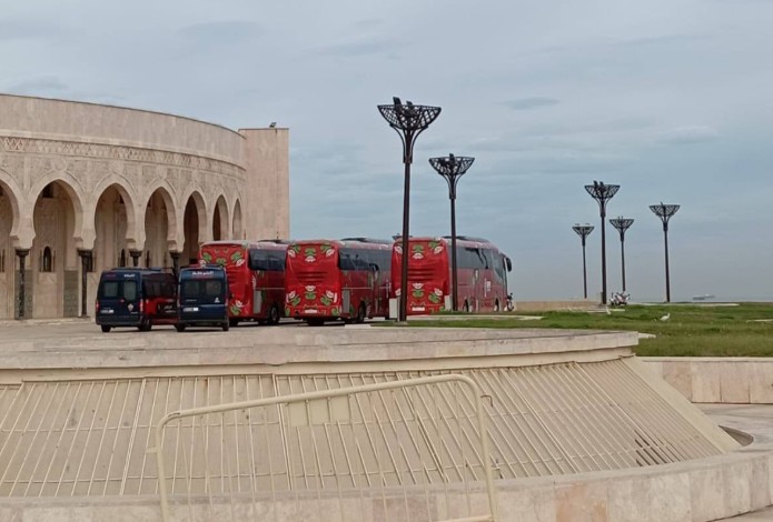 كان المغرب 2025: المنتخبات المسلمة تؤدي صلاة الجمعة بالمساجد والجزائر تختبئ في الفندق 