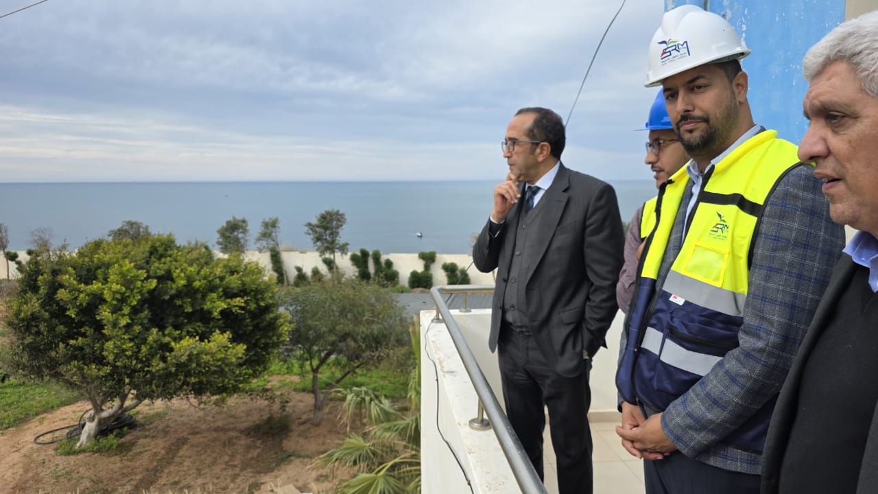 عامل إقليم الحسيمة يتفقد محطة معالجة المياه العادمة ويقف على دورها الحيوي في حماية البيئة وإعادة استعمال المياه