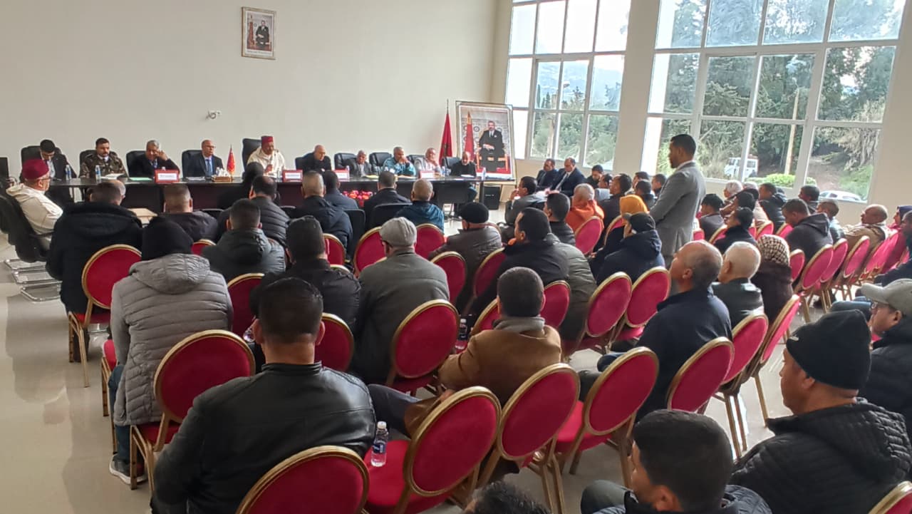 عامل إقليم تاونات يواصل نهج سياسة القرب  والتواصل بترأسه لقاء تواصلي  جديد مع منتخبي أربع جماعات ترابية تابعة لباشوية ودائرة غفساي.