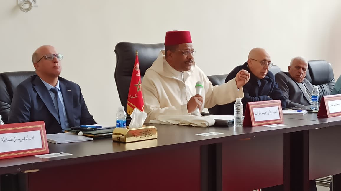 عامل إقليم تاونات يواصل نهج سياسة القرب  والتواصل بترأسه لقاء تواصلي  جديد مع منتخبي أربع جماعات ترابية تابعة لباشوية ودائرة غفساي. 