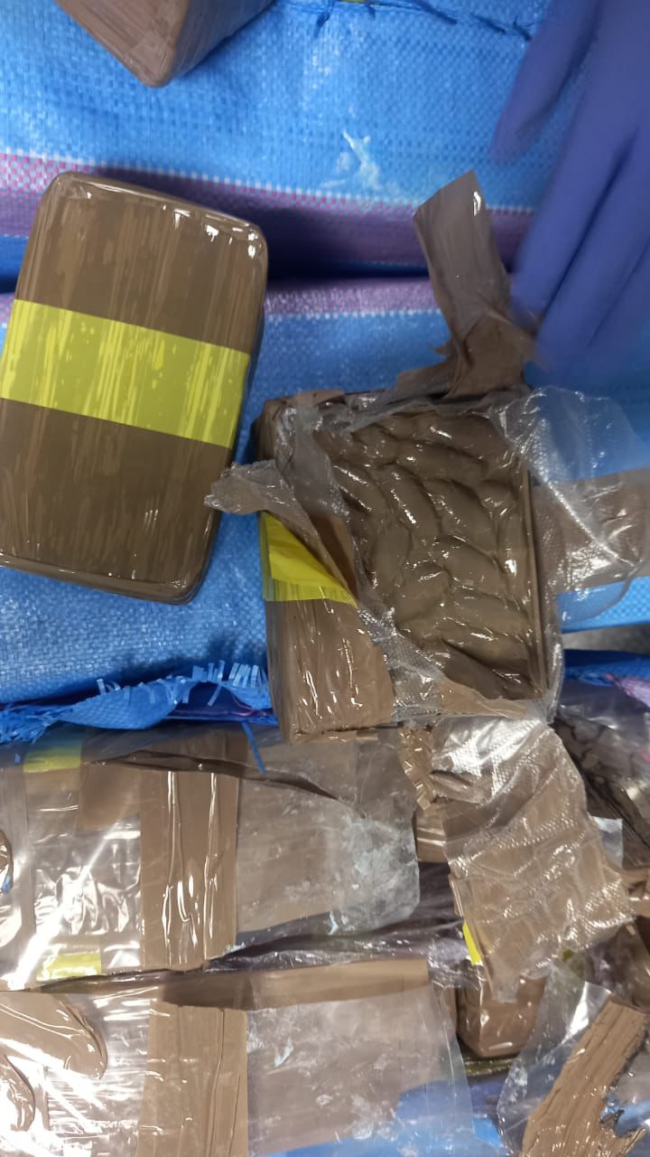 إحباط محاولة تهريب 818 كيلوغراما من مخدر الشيرا بميناء الدار البيضاء