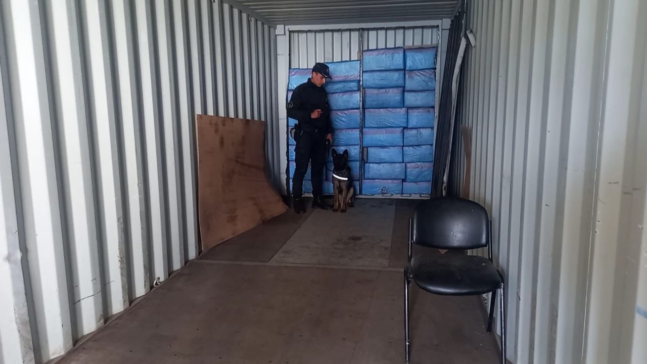 إحباط محاولة تهريب 818 كيلوغراما من مخدر الشيرا بميناء الدار البيضاء