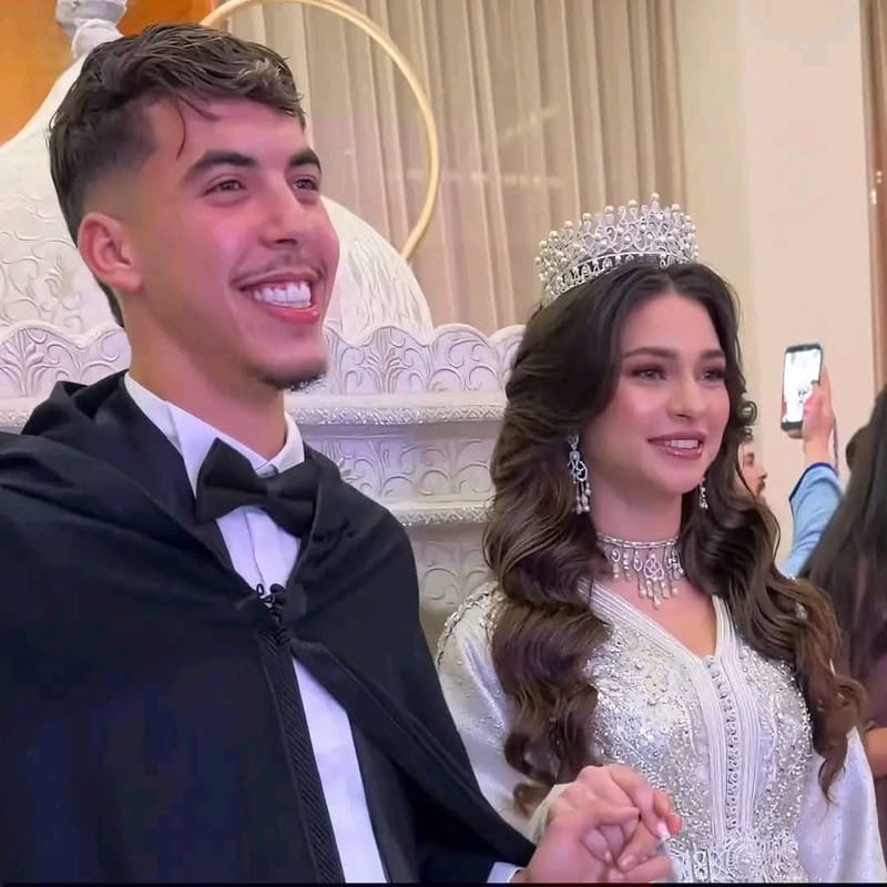 الدولي المغربي ياسر الزبيري يحتفل بزفافه على فرح الخليفي المنحدرة من الحسيمة