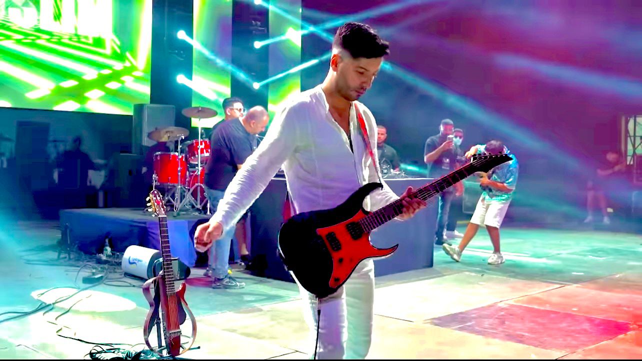 إبراهيم وهبي… حين تتحوّل الغيتارة إلى لغة إنسانية عالمية إبراهيم وهبي… حين تتحوّل الغيتارة إلى لغة إنسانية عالمية