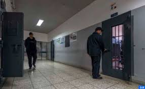 سنتان حبسا نافذا وغرامة مالية لشاب اعتدى على والدته وشقيقته بالحسيمة