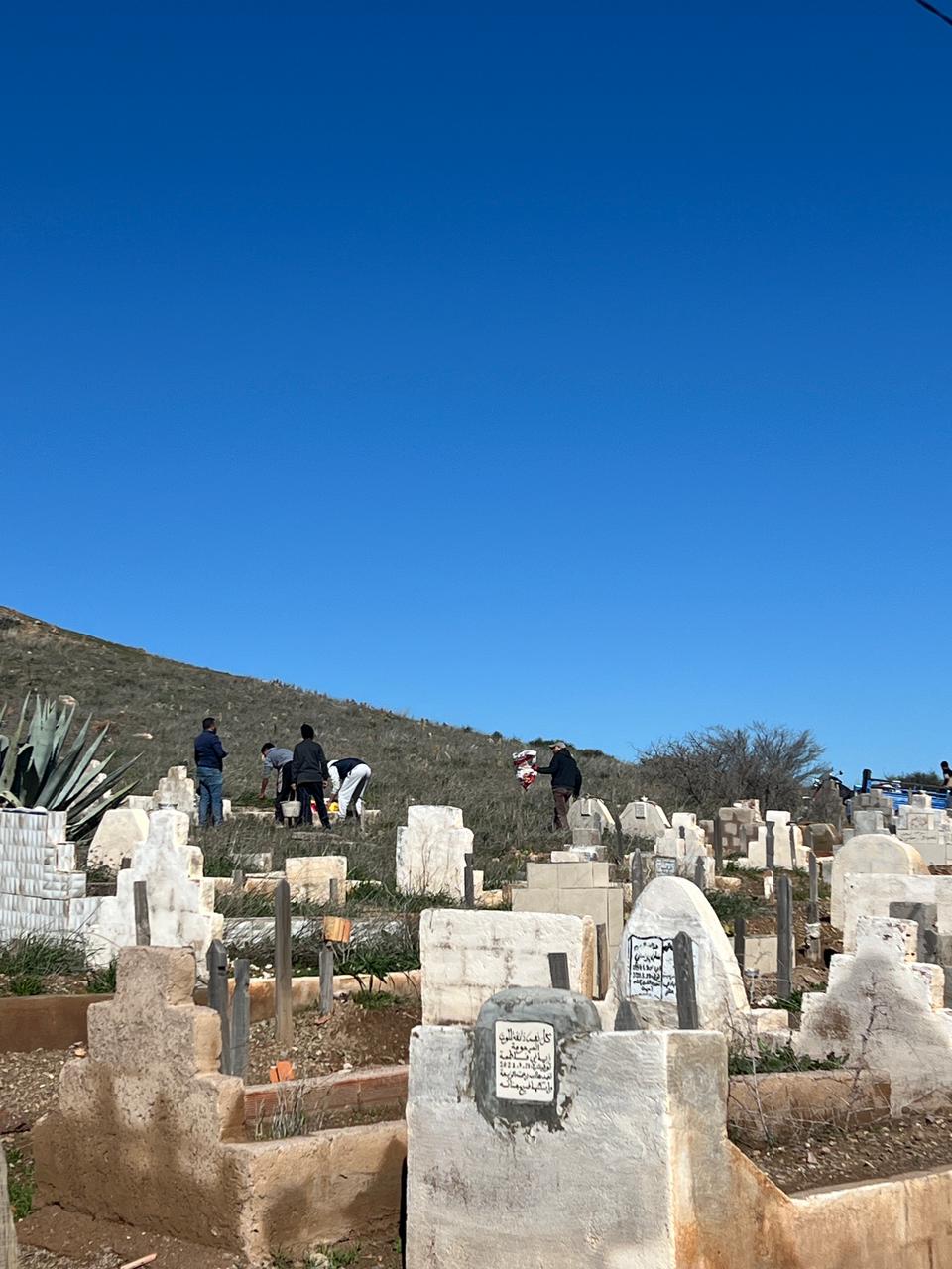 مبادرة مواطِنة تُجسّد قيم الوفاء والتكافل: صيانة مقبرة تيغزى نموذجًا للعمل التطوعي