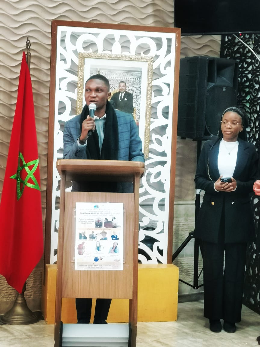 مكناس تحتفي بتوقيع ديوان 