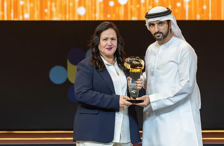 تتويج المغربية فوزية محمودي بلقب تتويج المغربية فوزية محمودي بلقب